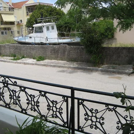 Appartement Nostalgia A In 50 Metres From The Sea *