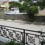 Apartment Nostalgia A In 50 Metres From The Sea *