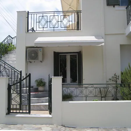 Apartment Nostalgia A In 50 Metres From The Sea *