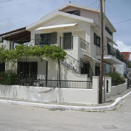 Apartment Nostalgia A In 50 Metres From The Sea *