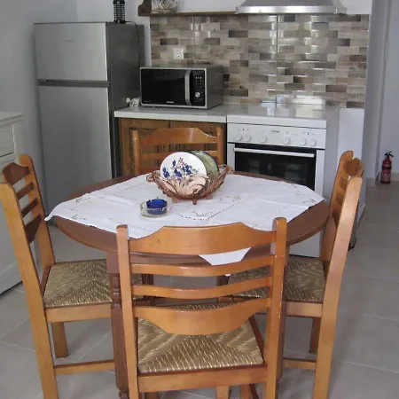 Apartment Nostalgia A In 50 Metres From The Sea *
