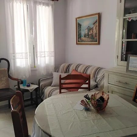 Apartment Nostalgia A In 50 Metres From The Sea *
